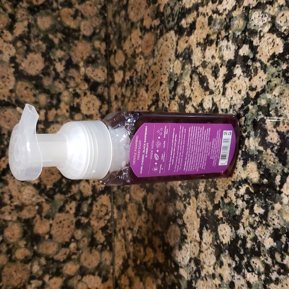 BBW Black Cherry Merlot gentle foaming hand soap - Picture 2 of 2